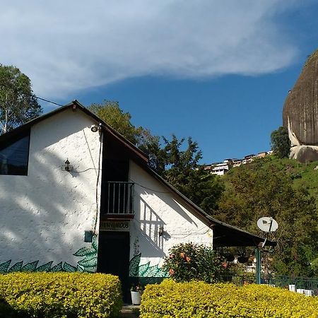 Las Cabanas Castillos Del Lago Villa Guatapé Eksteriør billede